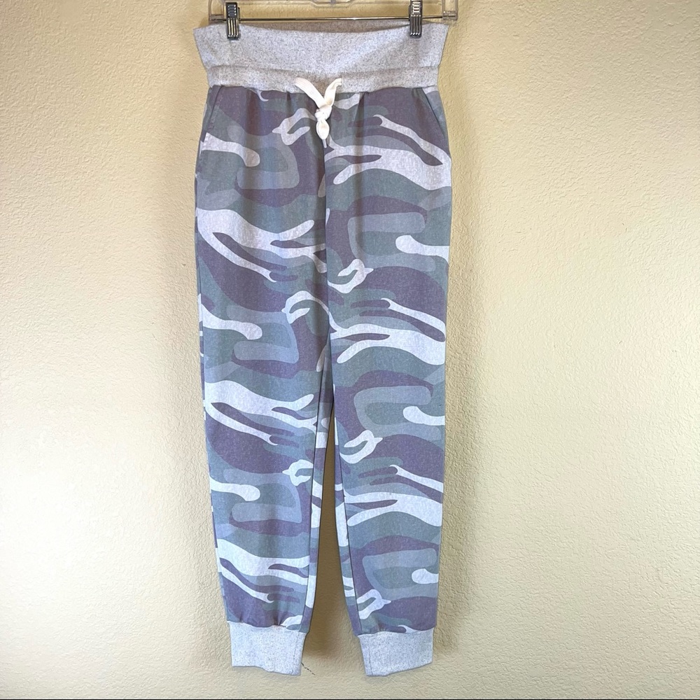 Belinda Women’s Gray/Purple Camo Sweatpants. NWOT. Sz M
